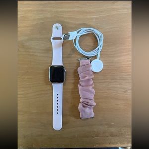 Apple Watch SE (GPS + Cellular)